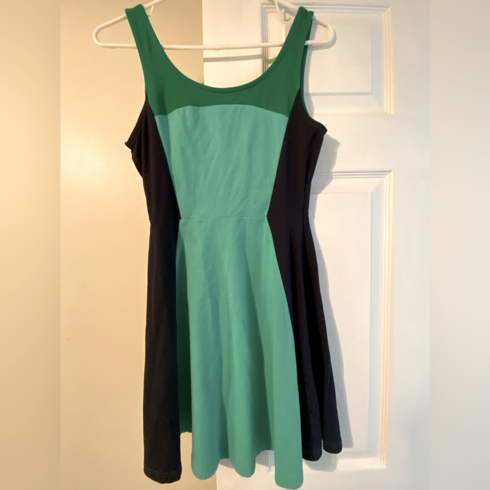 Adorable like new Express color block skater dress